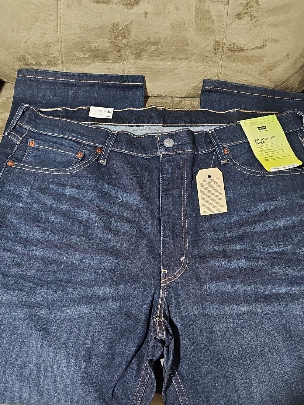 Levi's Men's Dark Blue Relaxed Fit Jeans. 40x32.